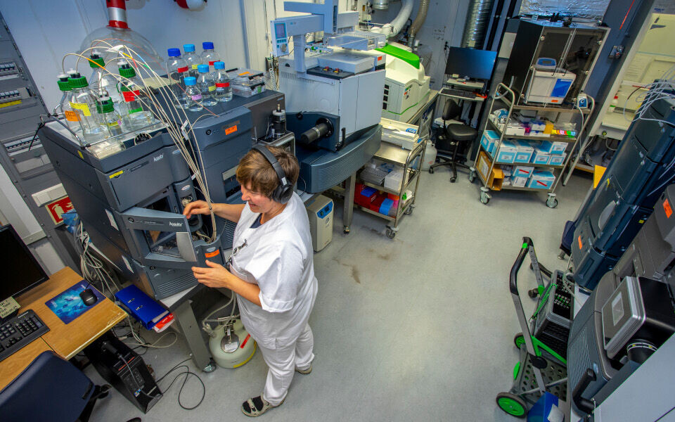 Bioingeniør Christina Ripman Hansen på laboratoriet.