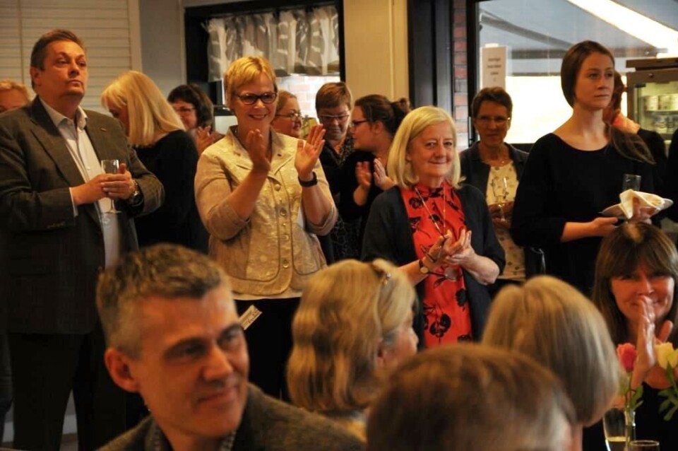 NITO-president Trond Markussen (bak til venstre) var blant gratulantene på boklanseringen. Ved siden av: Marit Stykket, bioingeniør og tidligere NITO-president, Patricia Ann Melsom og datteren Linda. Foto: Svein Arild Nesje-Sletteng Fra venstre: Trond Markussen, Marit Stykket, Patricia Ann Melsom