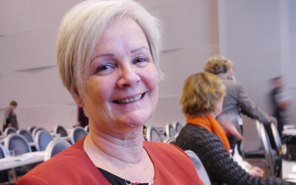 I en travel hverdag kan man bli opptatt av at man «kun legger murstein, i stedet for å se at man bygger en katedral», sier klinikksjef Gilda Opland. Foto: Grete Hansen