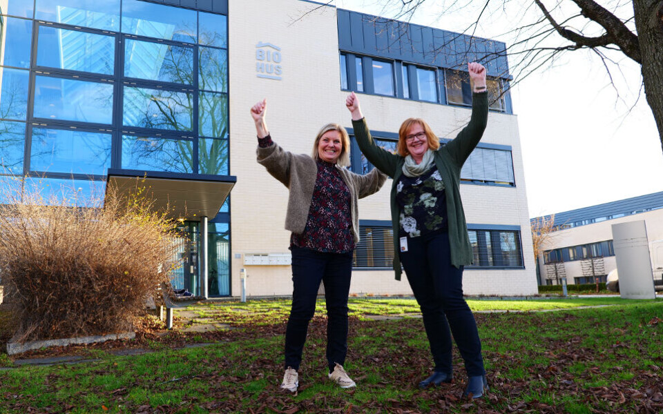 Else-Berit Stenseth og Frøydis Myromslien er glade og fornøyde med at de skal ta imot 30 bioingeniørstudenter til høsten. Foto: Espen Kristiansen, Høgskolen i Innlandet