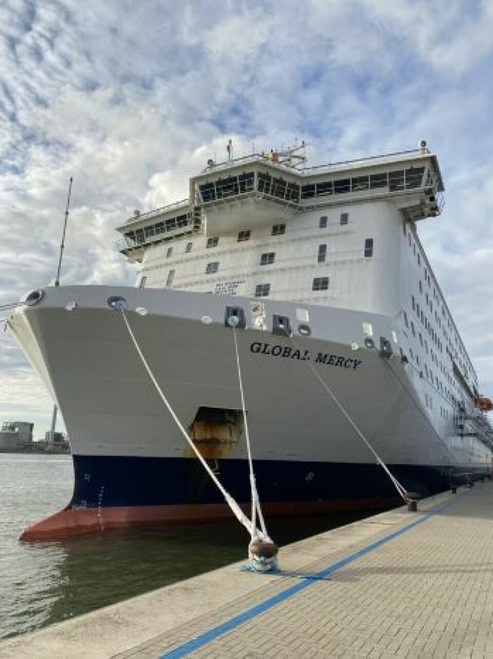 Sykehusskipet Mapendo Dubourcq og familien skal bo på de neste to årene. Foto: Privat