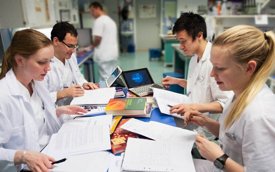 112 flere har søkt bioingeniørutdanning i år enn i fjor. Bildet viser studenter fra et tidligere kull ved Høgskolen i Oslo og Akershus. Arkivfoto: Tomas Moss, tomas@icu.no