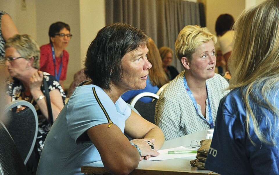 Lise Dragset (til venstre) og Aud Aaseng var blant deltakerne på samlingen for bioingeniører i primærhelsetjenesten. Aaseng er bioingeniør i Sel kommune. Dragset er foretakstillitsvalgt ved St. Olavs Hospital og er engasjert i NITO Sør-Trøndelags oppfølging av bioingeniører i primærhelsetjenesten. Hun holdt foredrag på samlingen under Bioingeniørkongressen. Foto: Svein Arild Nesje-Sletteng