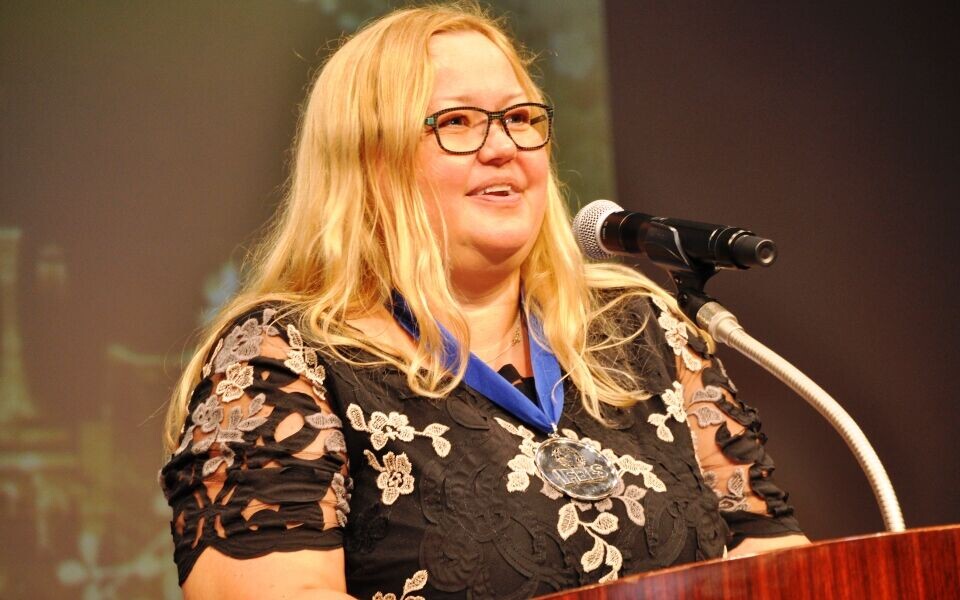 Marie Nora Roald takket for tilliten da hun talte til kongressdeltakerne som nyutnevnt president. Hun takket også BFI, NITO og tidligere IFBLS-president Gry Andersen for støtte og hjelp. Foto: Svein Arild Nesje-Sletteng