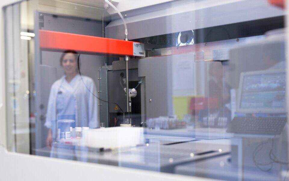 Ettersom tiden gikk skjønte jeg at som bioingeniør gjør man en veldig viktig jobb på sykehuset, skriver studentspaltist Nerxhivane Dernjani. Illustrasjonsfoto: Annette Larsen