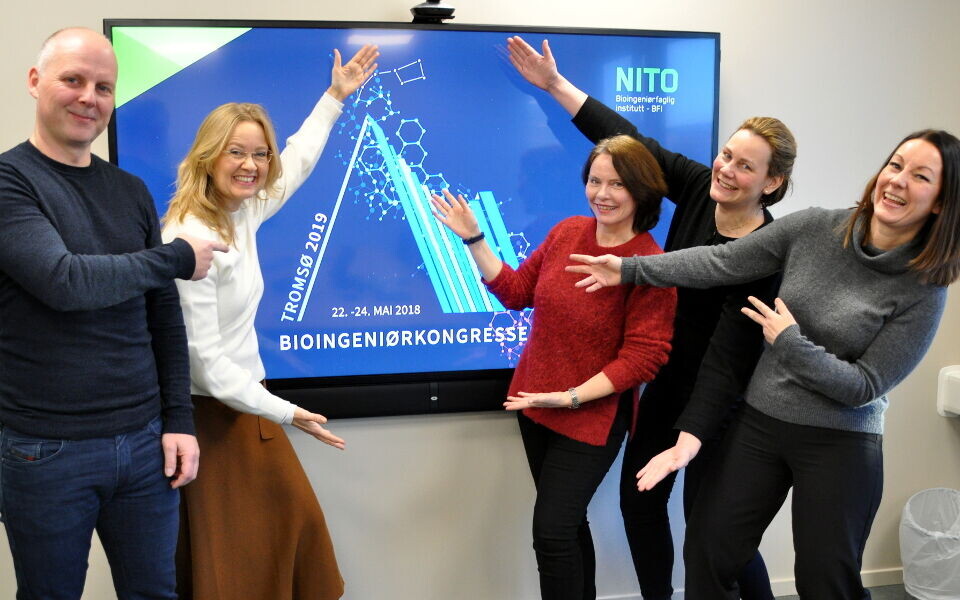 BFI-sekretariatet er klare for Bioingeniørkongressen 2019. Fra venstre: Audun Larsen, instituttleder Lisa Husby, Margrete Tennfjord, Vibeke Furuly og Liv Kjersti Paulsen. Eva Lisa Piiksi og Ruby Skogheim var ikke til stede da bildet ble tatt. Foto: Svein A. Liljebakk