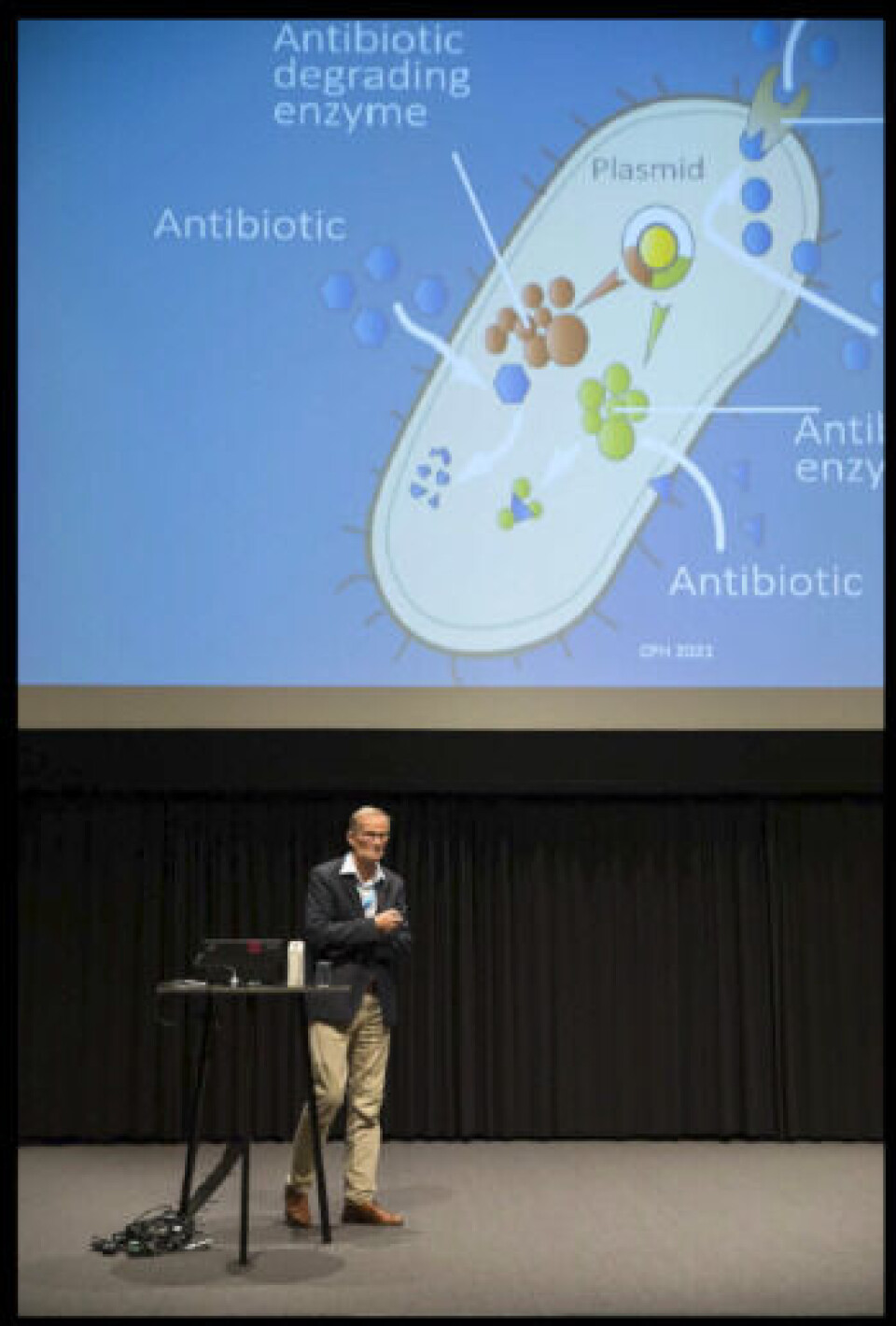 Professor i infeksjonsmedisin, Dag Berild, holdt foredrag om antibiotikaresistens. Foto: Sine Fiig, dbio