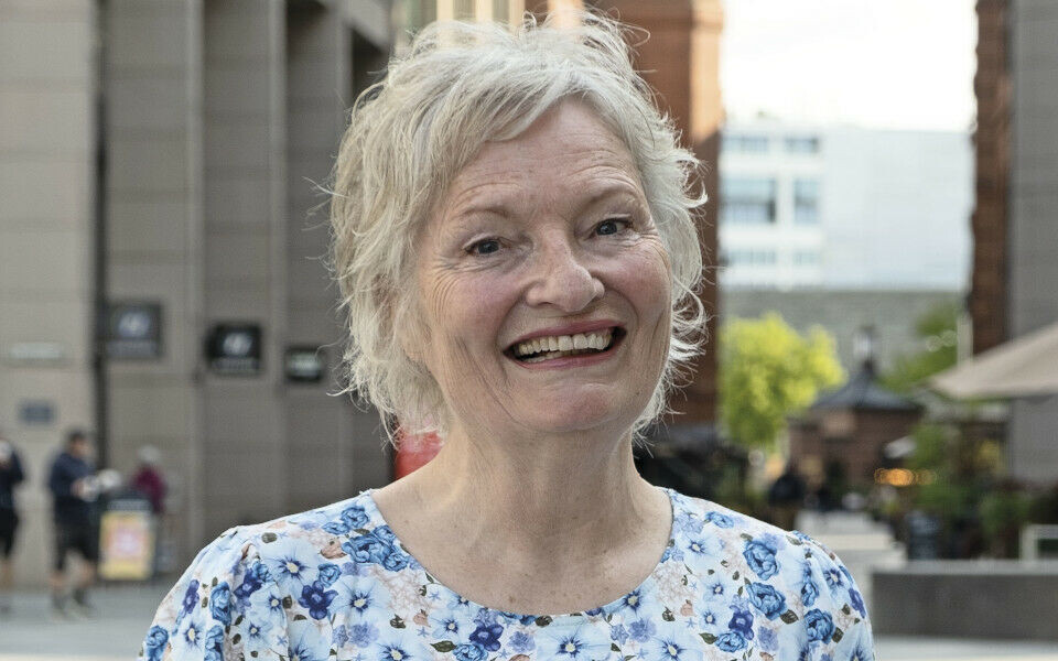 Eva Lisa Piiksi går av med pensjon, etter en lang og variert bioingeniørkarriere. Foto: Svein A. Liljebakk