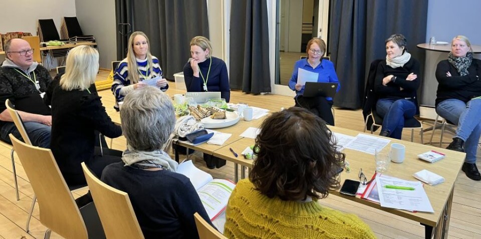 De ansatte i sekretariatet arbeider for å fremme bioingeniørenes interesser. Da er de avhengige av innspill og diskusjon med medlemmer for å fange opp hva som rører seg ute på laboratoriene. Her er fra venstre Heidi Andersen, Vibeke Furuly og Mette Lundstrøm Dahl i konsentrert dialog under fjorårets Lederdager. Foto: Margrete Tennfjord/BFI