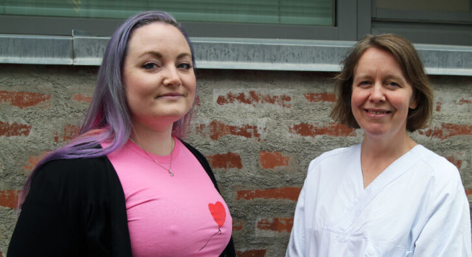 Sandra Swendgaard Halvorsen-Fredheim og Janne Fossum Malmring er enige om at korona har vært arena for både læring og mestring. Foto: St. Olavs hospital.