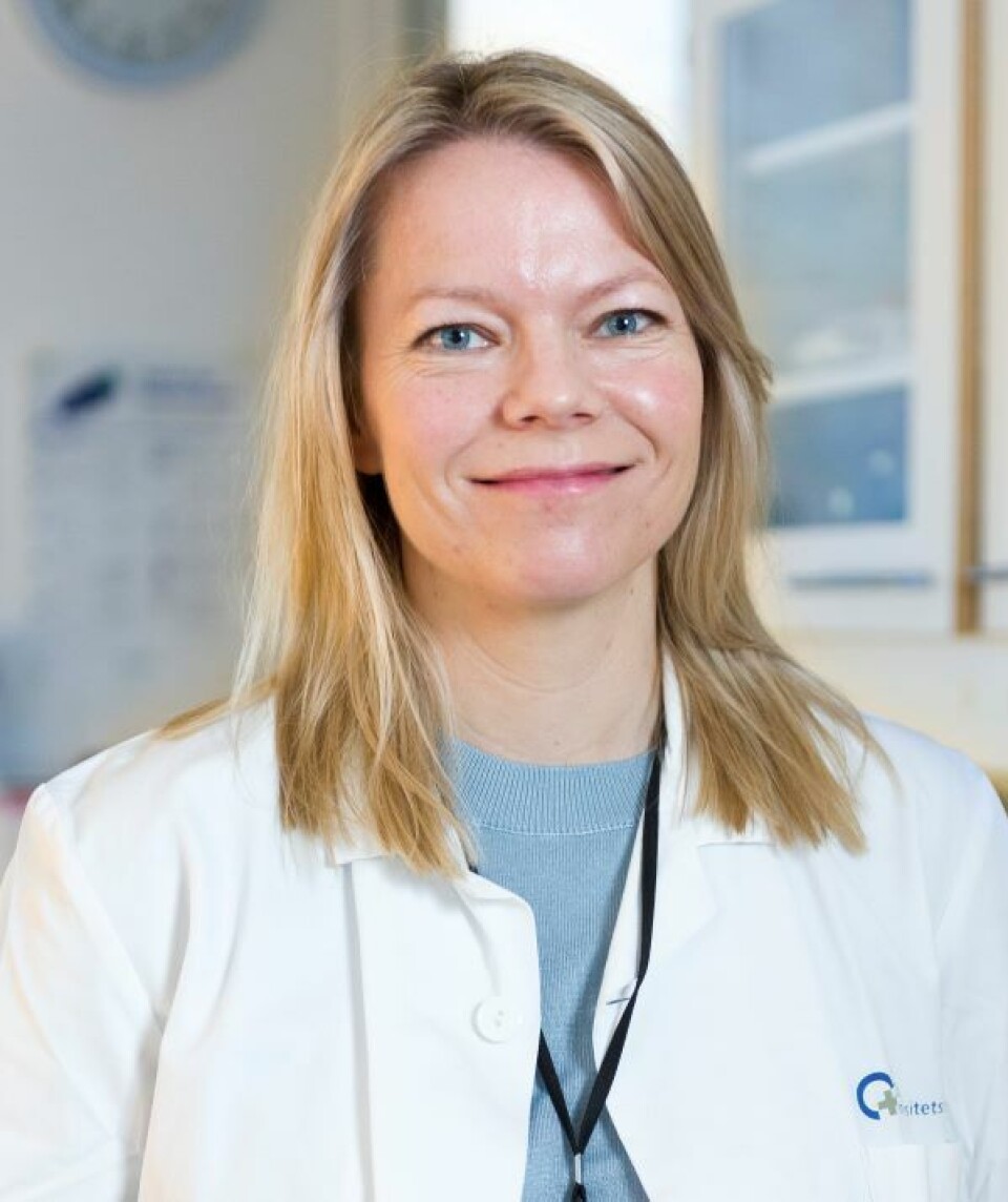 Tove Lekva ønsker også å finne ut hvorfor senkomplikasjoner etter svangerskapsforgiftning, som hjerte- og karsykdom, oppstår. En hypotese er at kvinnene får en skade som endotelcellene senere responderer på med en overdrevet inflammasjonsrespons. Foto: Ine Eriksen