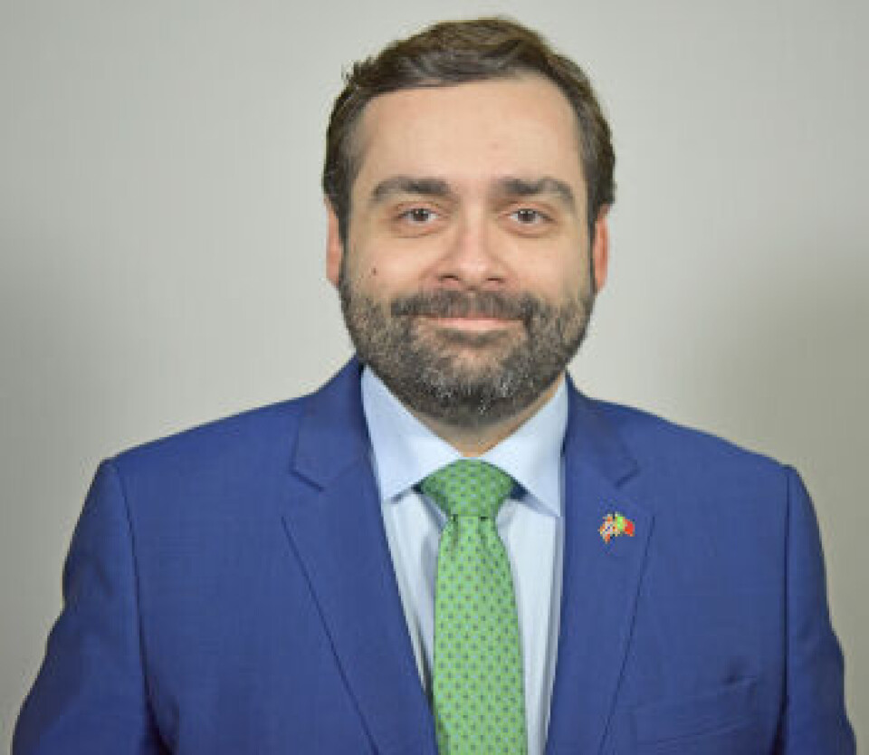 – Med økt kontakt mellom mennesker, ville dyr og husdyr, øker sannsynligheten for at smittestoff kan overføres mellom artene, sier Carlos das Neves. (Foto: Bryndis Holm/Veterinærinstituttet)