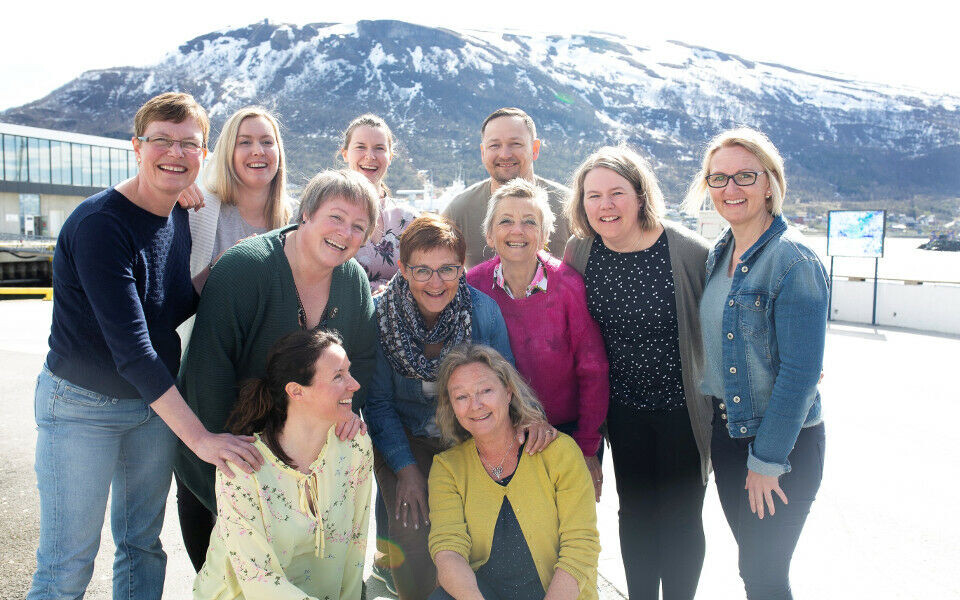 Nordnorsk nettverk av bioingeniører i primærhelsetjenesten. Marina Tobiassen helt til venstre, Elisabeth Fremstad Hardy helt til høyre og Ann Cristin Amundsen sittende nederst til venstre. Foto Annette Larsen.
