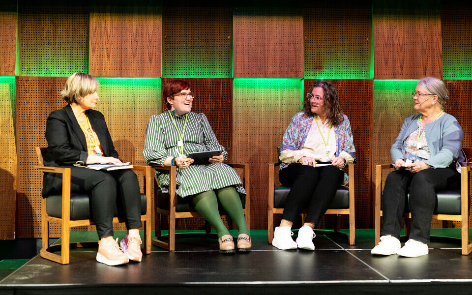 Gry Andersen (Norge), Jennin Kalliomäki (Finland), Bitten Kaanbjerg Kristensen (Danmark) og Anne Lindgren (Sverige), fortalte om etikkarbeidet i sine respektive land. Foto: Annette Larsen