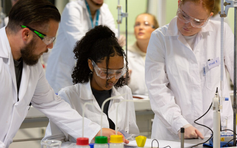 Nettopp fordi bioingeniørene er en mangfoldig gruppe er rasisme og mangfold et viktig tema i utdanningene, skriver forfatterne - som alle jobber ved norske bioingeniørutdanninger. Foto: Kristin Risa