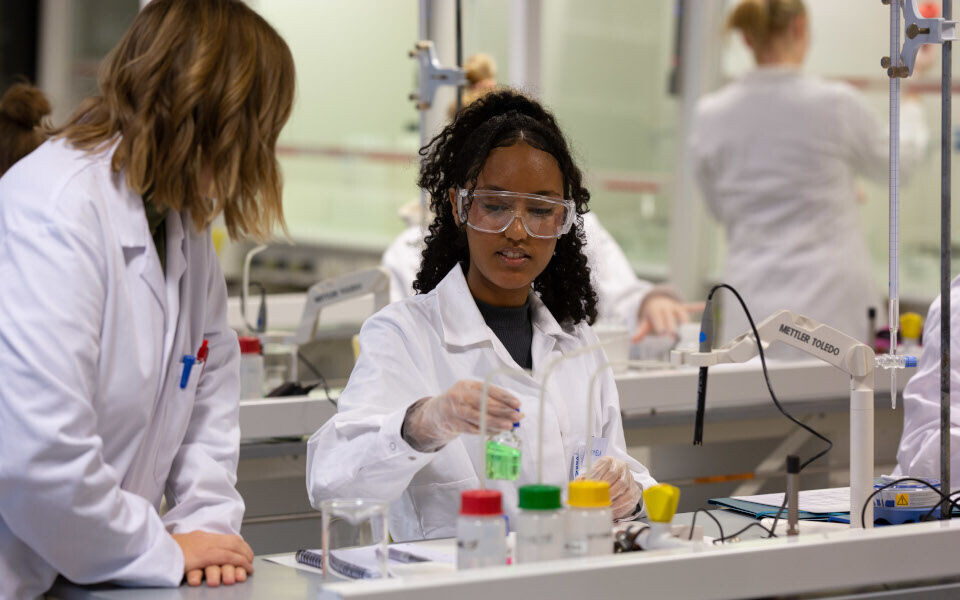 Undervisning av bioingeniørstudenter ved Høgskulen på Vestlandet. Arkivfoto: Kristin Risa