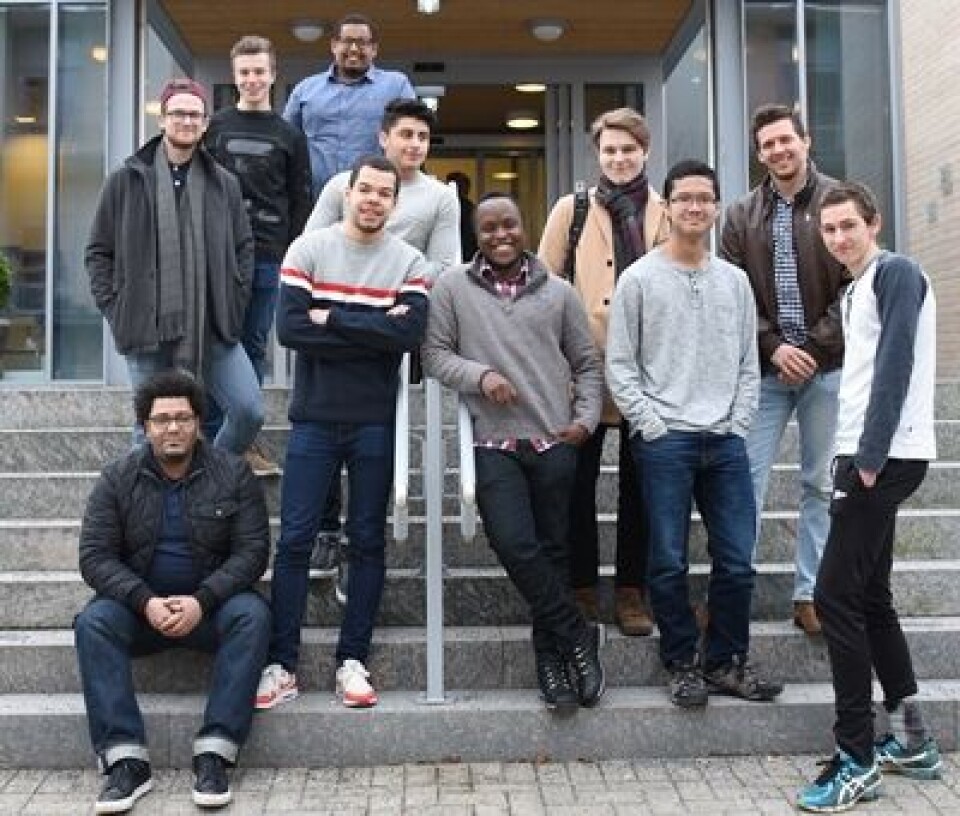 ... og representanter for 'guttekullet' i Ålesund, våren 2017. Vil dette bli den nye normen, etter 50 år med kvinnedominans i laboratoriene? Foto: Guro Waksvik Studenter anno 2017