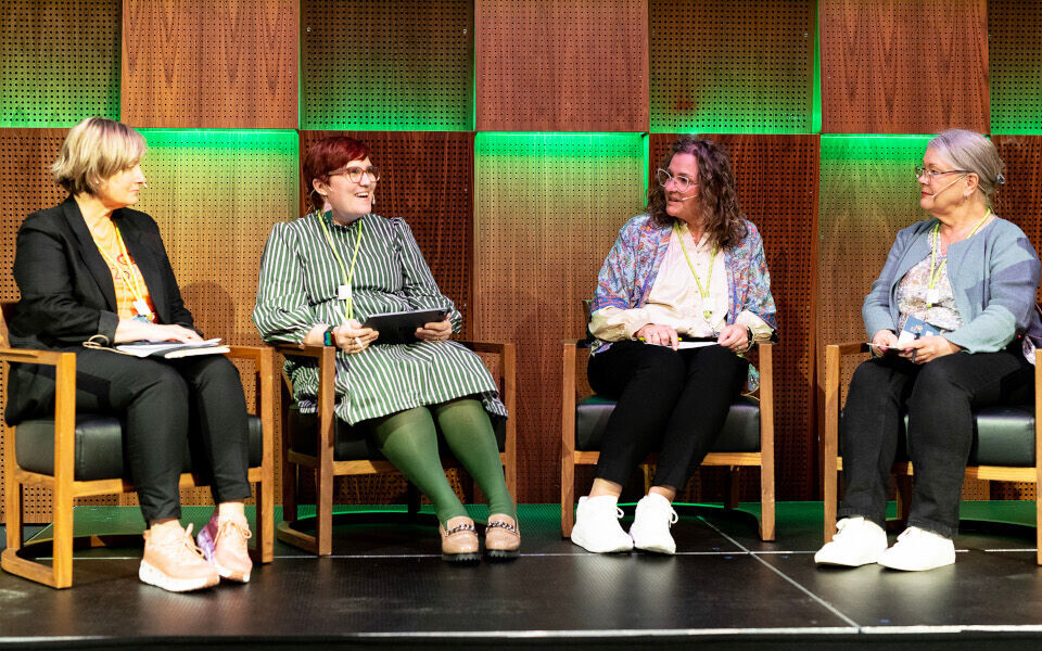 Gry Andersen (Norge), Jennin Kalliomäki (Finland), Bitten Kaanbjerg Kristensen (Danmark) og Anne Lindgren (Sverige), fortalte om etikkarbeidet i sine respektive land på NML-kongressen i vår. Foto: Annette Larsen