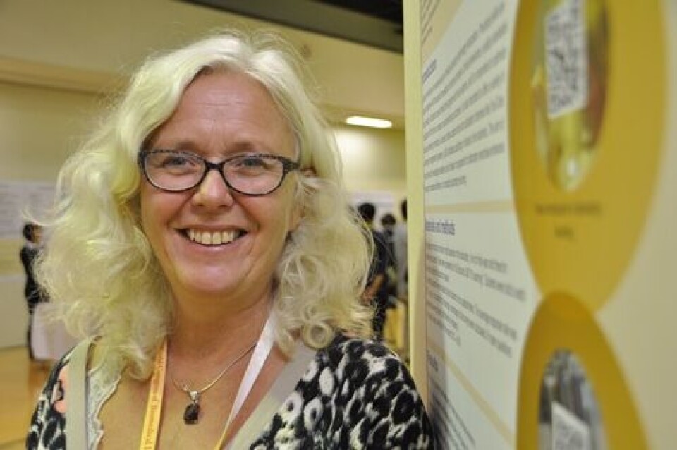 Høgskolelektor Martha Berge og kollegene ved bioingeniørutdanningen på NTNU har gode erfaringer med å bruke YouTube-videoer til å forberede studentene på laboratorieøvelser. Foto: Svein Arild Nesje-Sletteng