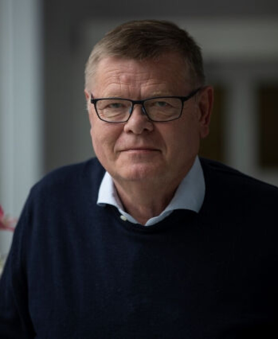 Da det nye koronaviruset begynte å spre seg i januar og februar, var professor Ørjan Olsvik mye i media. «Frykt ikke korona» var budskapet til folk flest. Det står han fortsatt for. – Frykt hjelper ikke noen. Man må kunne tenke klart, sier han. Foto: David Jensen / UiT
