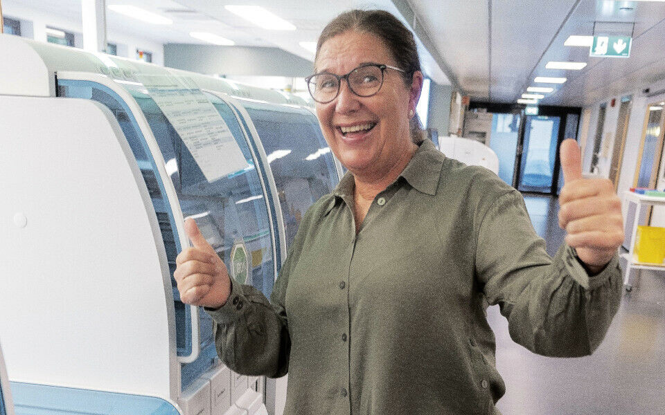 Ada Mørk Jacobsen jubler over ny analysehall.