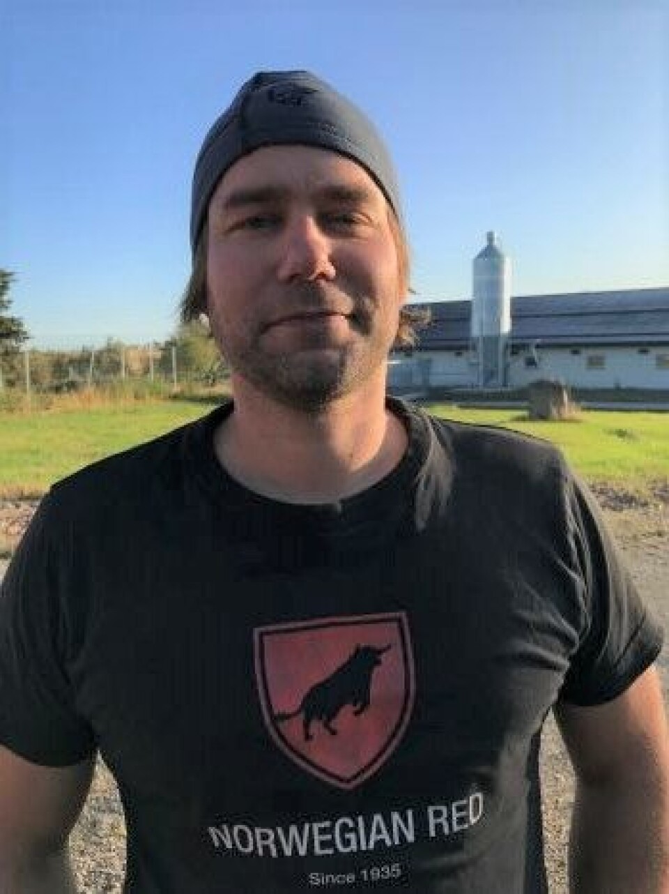 VETERINÆREN: Simon Reisvaag skal passe på verdifulle oksers ve og vel. VETERINÆREN: Simon Reisvaag skal passe på verdifulle oksers ve og vel.