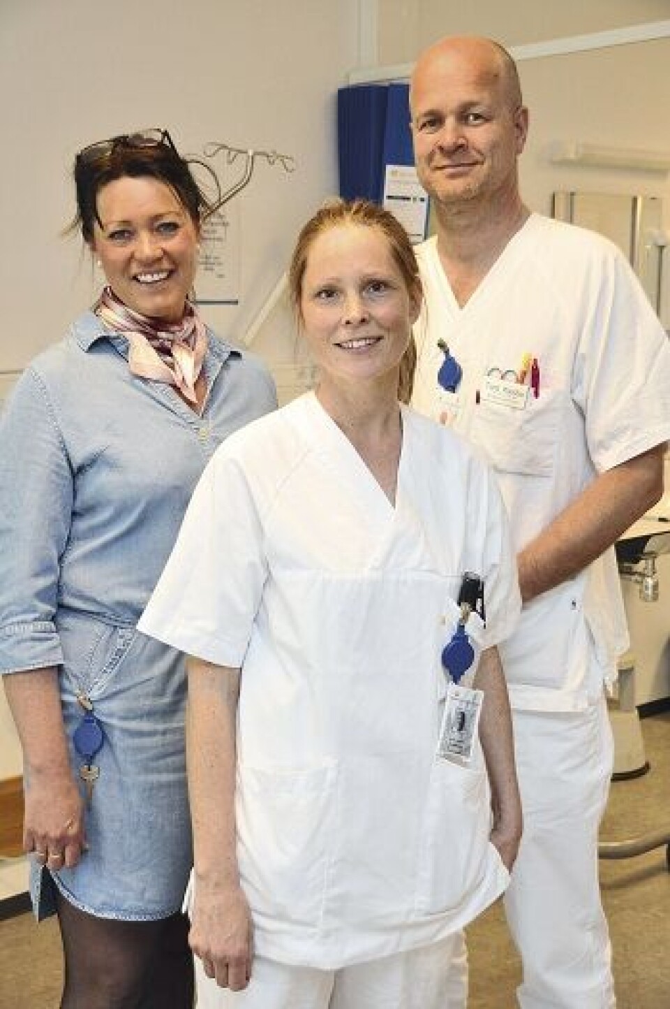 SAMARBEIDSPARTNERE: På dagtid hver ukedag er det alltid en bioingeniør på vakt i akuttmottaket ved Diakonhjemmet sykehus. Guro Archer Lauritzen, bioingeniørspesialist (i midten), Bente Anita Grande Karlsen, assisterende avdelingssjef ved medisinsk biokjemi og Tord Kjesbu, enhetsleder ved akuttmottaket, mener alle at diagnostisk samarbeidspartner i akuttmottaket bidrar til bedre pasientbehandling. SAMARBEIDSPARTNERE: På dagtid hver ukedag er det alltid en bioingeniør på vakt i akuttmottaket ved Diakonhjemmet sykehus. Guro Archer Lauritzen, bioingeniørspesialist (i midten), Bente Anita Grande Karlsen, assisterende avdelingssjef ved medisinsk biokjemi og Tord Kjesbu, enhetsleder ved akuttmottaket, mener alle at diagnostisk samarbeidspartner i akuttmottaket bidrar til bedre pasientbehandling.