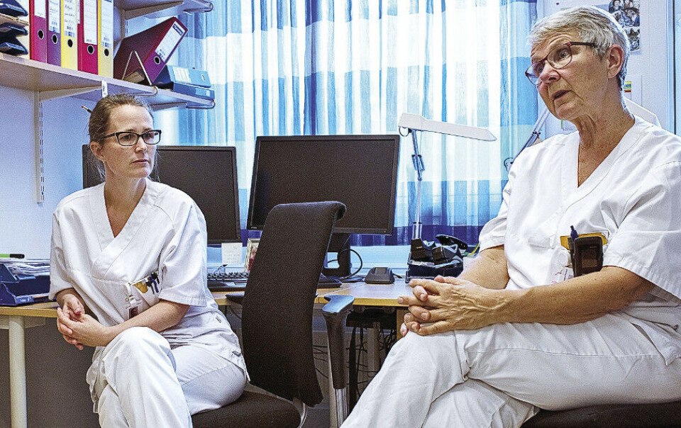 Stine Marie Brochmann og Kirsti Holden har ansvar for PNA-arbeidet i Arendal. Foto: Christina Guldbrandsen