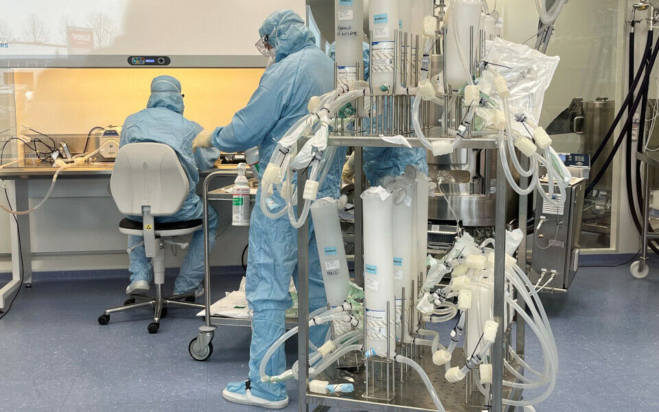 På virusfabrikk er påkledning alfa og omega for å unngå kontaminasjon av produktet. Foto: Pharmaq