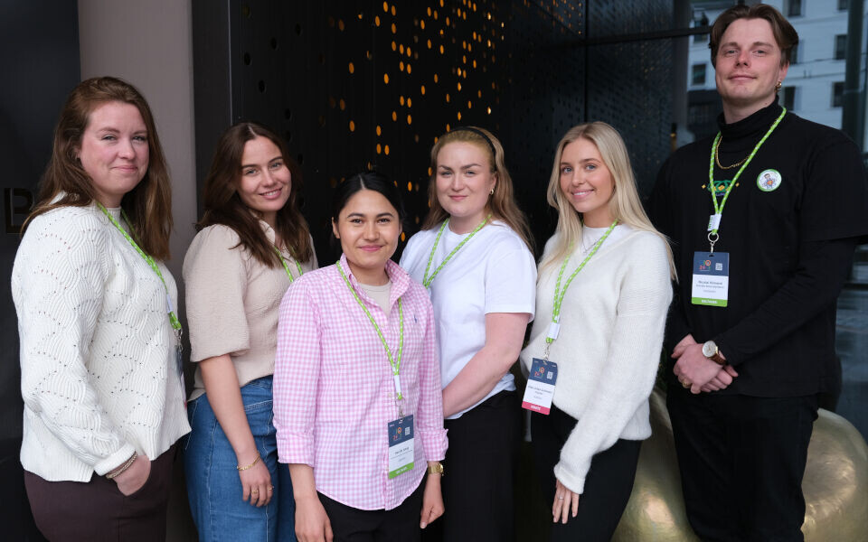 STUDENTFORUM: Et knippe håndplukkede studenter fra de tre skandinaviske landene deltok på bioingeniørkongressens studentforum. Stine Holsbrekken (til venstre) var ansvarlig for forumet. Deltakerne var Rebecca Bang (Danmark), Hanifa Ishaq (Sverige), Martine Sandberg (Norge), Vilde Linnea Gullovsen (Norge) og Nicolai Nimand (Danmark). Foto: Svein A. Liljebakk
