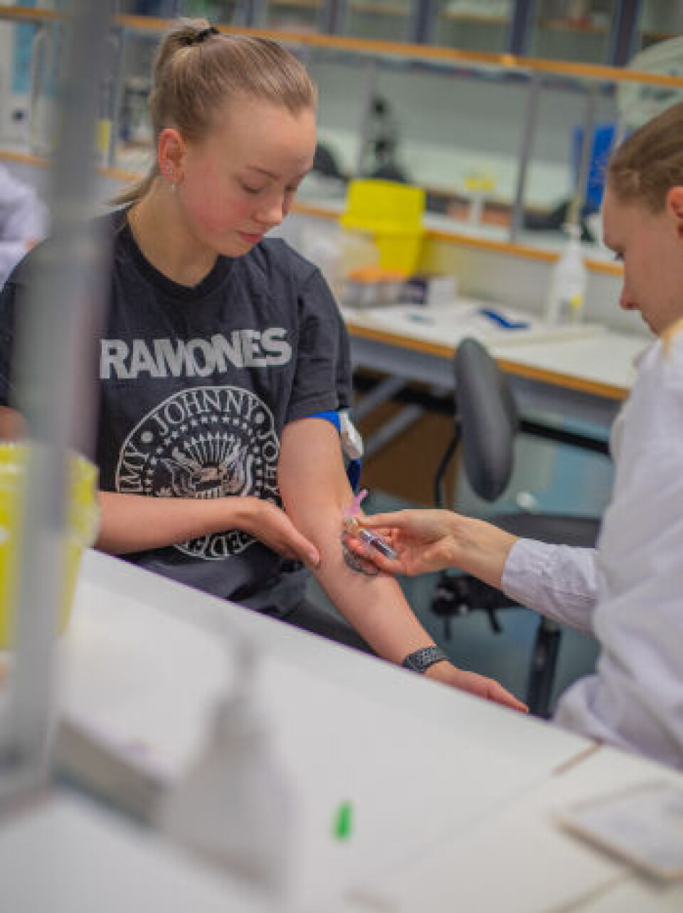 Bioingeniørstudentene hadde ansvaret for blodprøvetakingen i kaffestudien.
