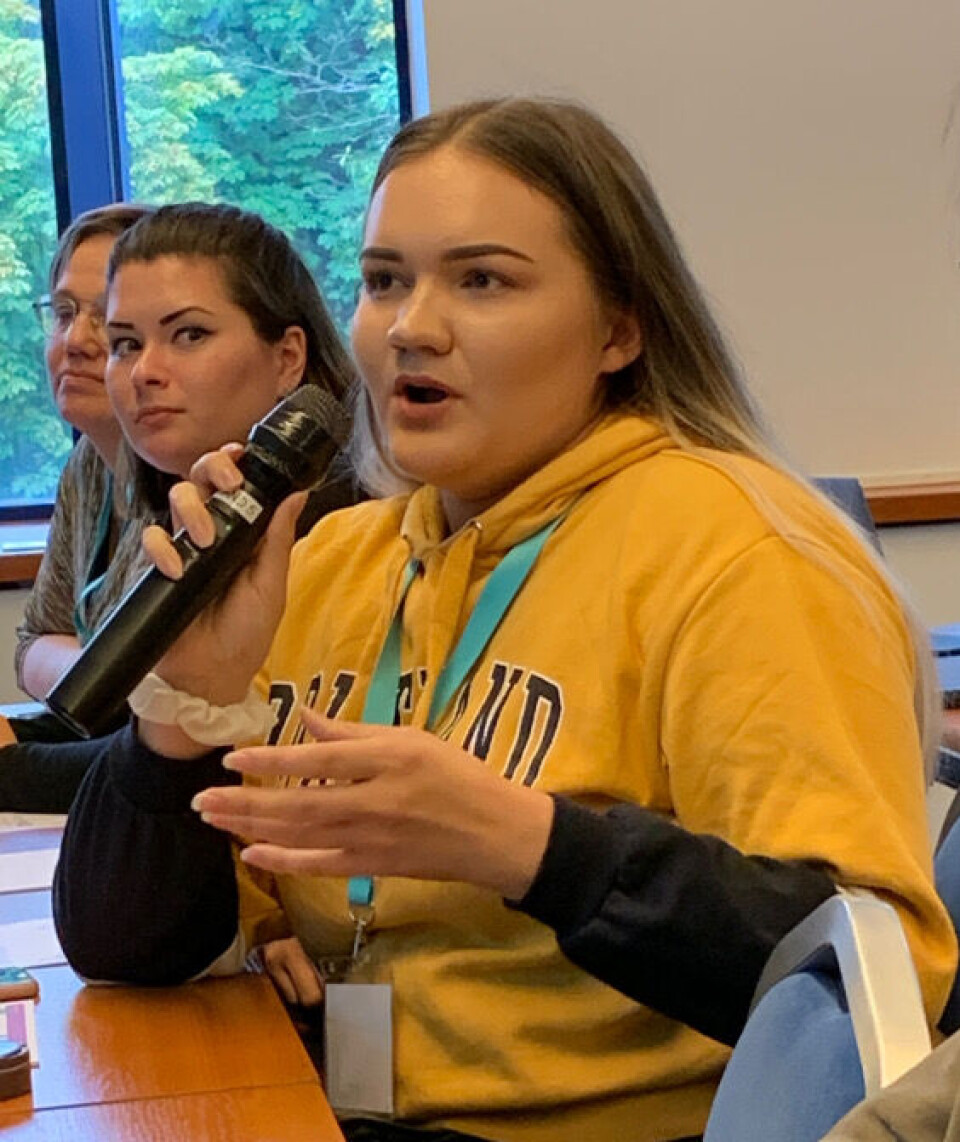 Kristin Kristiansen, studentrepresentanten fra Norge, kommenterer – tema er digital kommunikasjon mellom studenter og lærere. Foto: Anne Katrine Kvissel