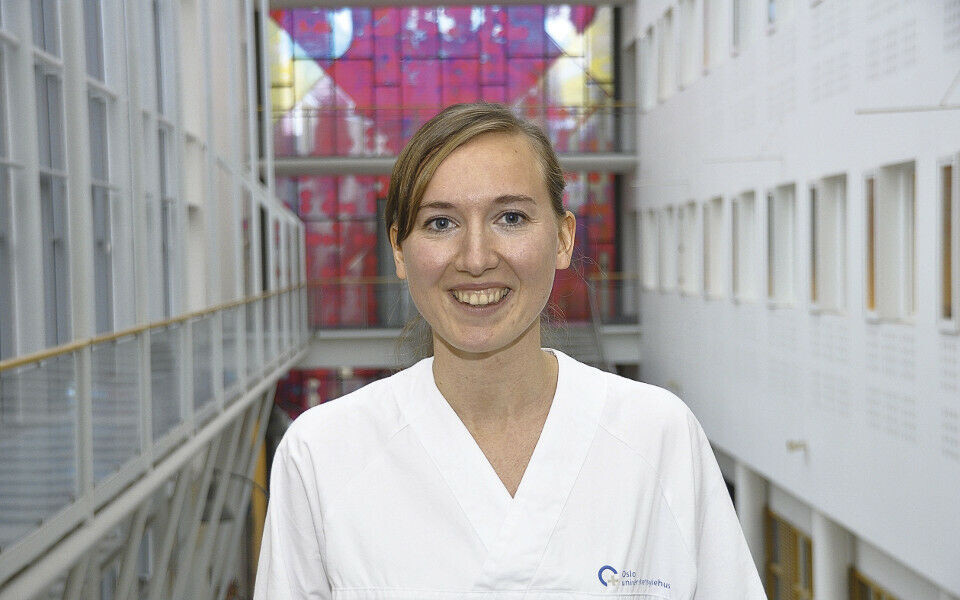 Når studenter som er ute i praksis blir møtt av gode veiledere, øker sjansen for at de fullfører studiet og kommer i jobb som bioingeniører, mener Ingunn Bjerkvik Stenberg. Foto: Svein Arild Nesje-Sletteng