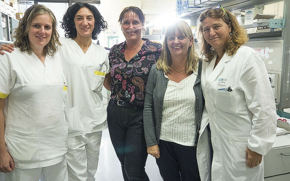 Fem blodbankmennesker fra to land samlet: Valentina Fulgido, Giulia Salle, Grethe Brobakk, Brita Hermundstad og Valentina Luti. Foto: Grete Hansen