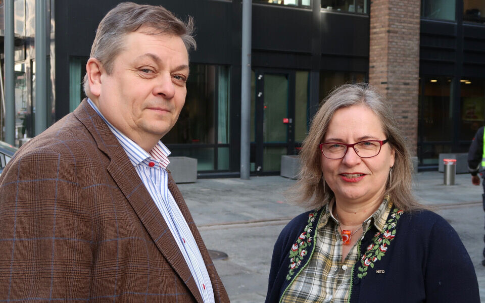 NITO-president Trond Markussen og leder for NITOs tariffutvalg Spekter, Brynhild Asperud, vil kurse både medlemmer, tillitsvalgte og arbeidsgivere for å få opp lønna til bioingeniørene. Foto: Claude R. Olsen