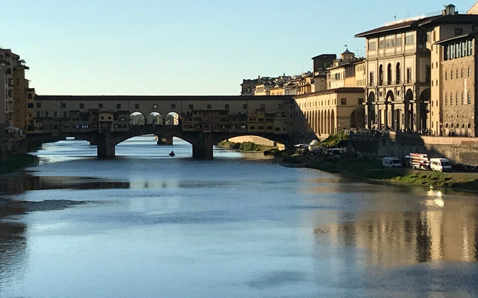 Firenzes vakre elv Arno, i solnedgang. Foto: Grete Hansen