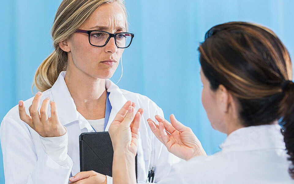 Det er ikke ok å akseptere dårlig oppførsel fra en kollega og langt mindre at den dårlige oppførselen får lov å bli en del av arbeidskulturen. Illustrasjon: iStockphoto