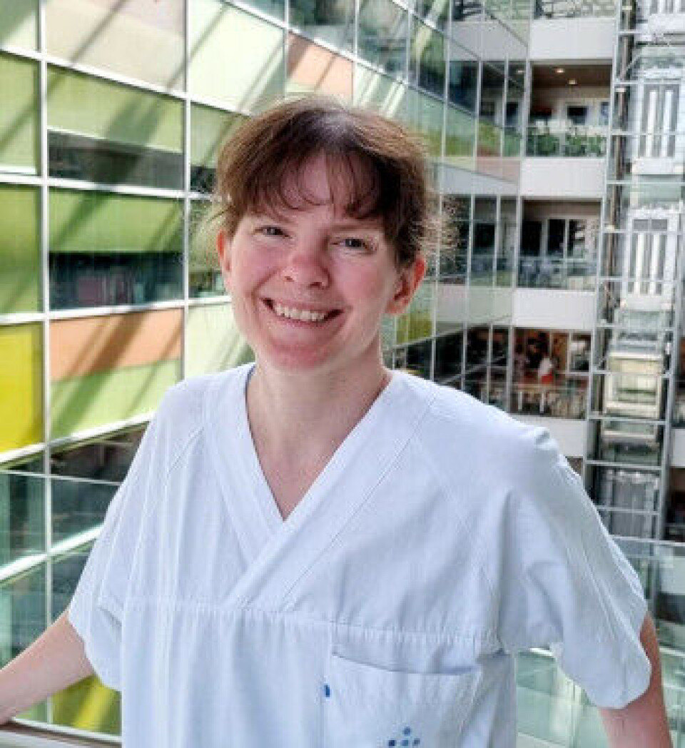 Solveig Mo ved Haukeland universitetssjukehus fikk støtte til sin mastergrad om innovasjonsbarrierer på laboratoriet. Foto: Privat