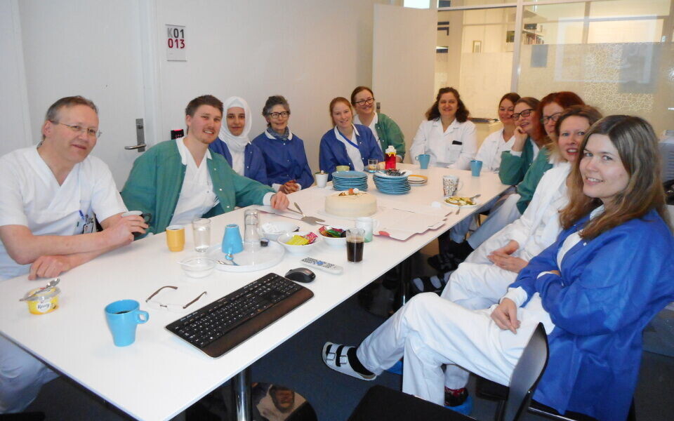 Seksjon for celleterapi, Radiumhospitalet, tok kaka denne gangen. Foto: Privat