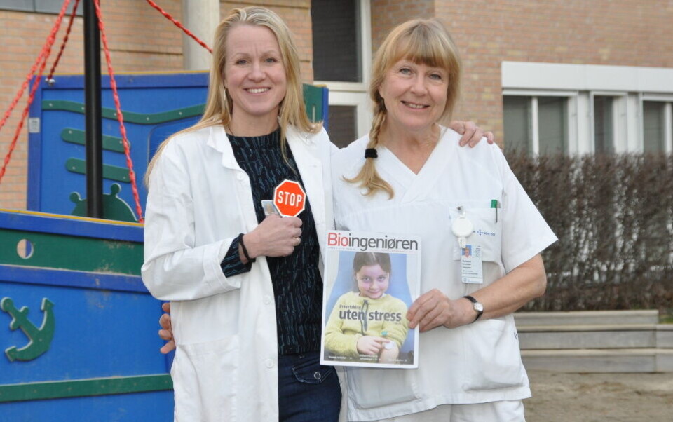 Vinnerne av prisen for beste artikkel i kategorien «øvrige artikler»: Maren Østvold Lindheim og Marianne Svendsen. Foto: Svein A. Liljebakk
