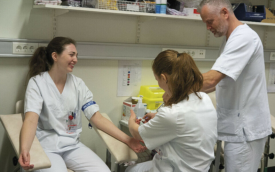 Studentene har hatt ekstern praksis og fått mengdetrening. Prøvetakingen av Amanda Friestad gikk fint. Foto: Grete Hansen