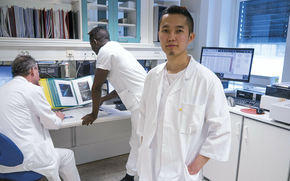 Francis Dimson kunne slå i bordet med fireårig filippinsk bioingeniørutdanning, nesten fem år som bioingeniør i Manila, norskkurs og seks måneders laboratoriepraksis fra Norge, da han søkte om norsk autorisasjon. Den fikk han 12. juli 2016. Foto: Grete Hansen.