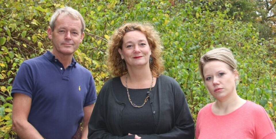 Nasjonalt kompetansesenter for flåttbårne sykdommer består av allmennlege og forsker Harald Reiso, nevrolog Randi Eikeland og biolog Yvonne Kerlefsen. Foto Marte Krogstad, SSHF