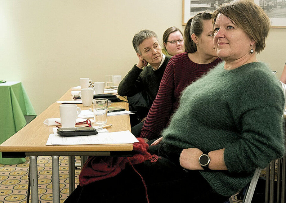 Engasjementet er på plass. Det samme er strikketøyet. Foto: Grete Hansen
