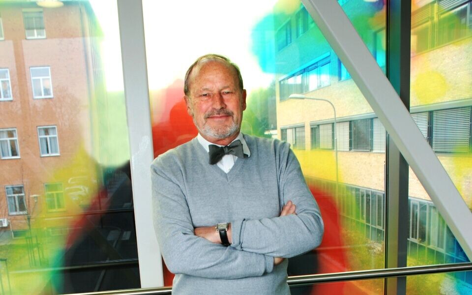 Per Fugelli mener å ha møtt opp mot 50 bioingeniører i ulike prøvetakingssituasjoner etter at han ble syk. Summen av inntrykk er alarmerende, mener han. Foto: Ann-Elin Wang