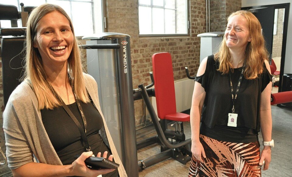 Idrett + bioingeniør = sant: Førsteamanuensis Hilde Stokvold Gundersen ved idrettsseksjonen og førsteamanuensis Elisabeth Ersvær ved bioingeniørutdanningen bobler av entusiasme når de forteller om kommende forskningsprosjekter. Foto: Svein Arild Nesje-Sletteng Hilde Stokvold Gundersen og Elisabeth Ersvær
