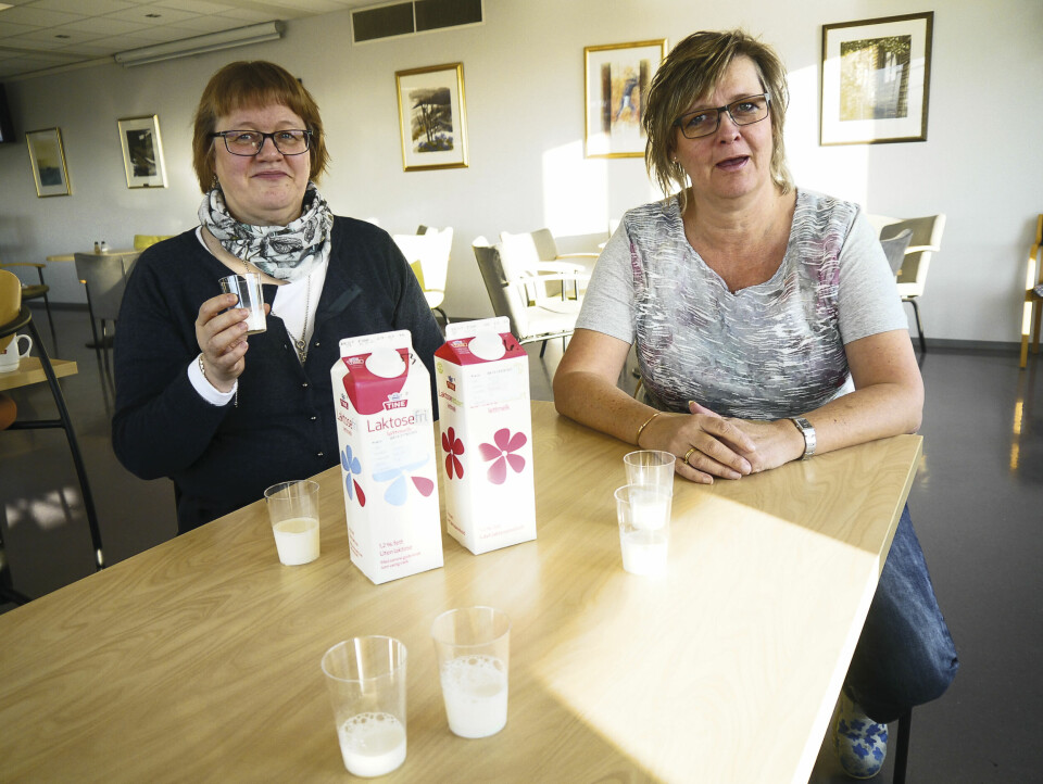 Elin Simonstad Valle og Anne Vera Bruun er erfarne melkesmakere. Foto: Grete Hansen Melkesmaking