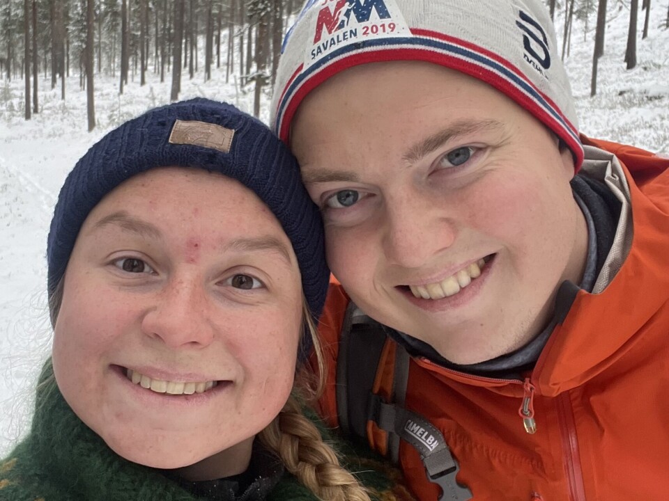 Oda Maria Hokstad og Erlend Kvittum Nytrøen trives utendørs. Samboeren prøver å lokke henne til Tynset, med natur, friluftsliv og et sykehus – hvor bioingeniøren kan få leve ut lablivet. Oda Maria Irgens Hokstad