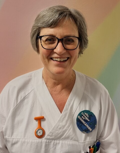 – Som leder må jeg ta hensyn til helsa til folk og samtidig passe på at arbeidsoppgavene blir gjort, sier Tove Hvassing.