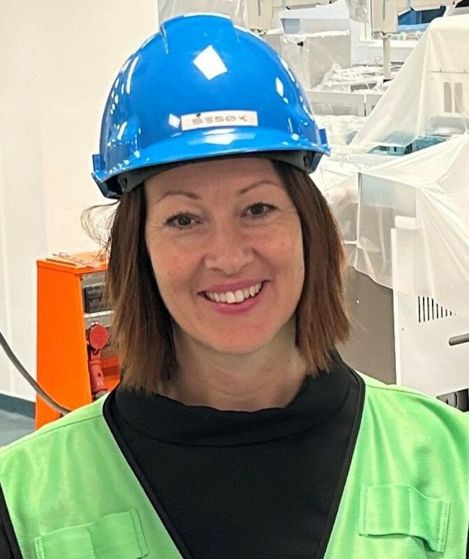 Lene Mikkelsen er avdelingssjef for medisinsk biokjemi. Bildet er tatt under byggingen av analysehallen høsten 2023. Lene Mikkelsen, avdelingssjef for medisinsk biokjemi på Stavanger universitetssjukehus